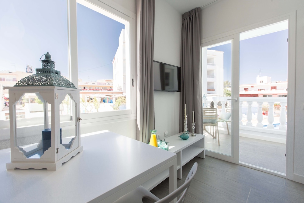 Beach Star Ibiza Hotel 65/78