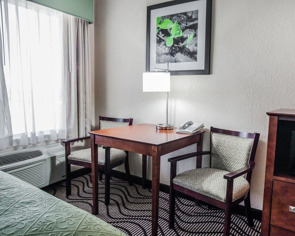 Quality Inn & Suites Altoona - Des Moines 25/33