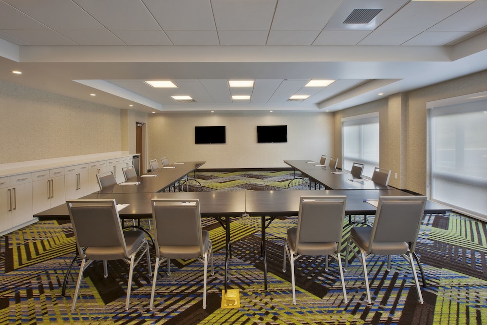 Holiday Inn Express And Suites South Hill 39/40