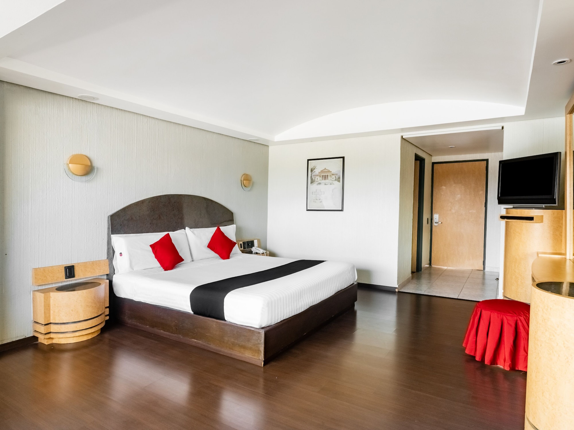 DELUXE, DOUBLE BED