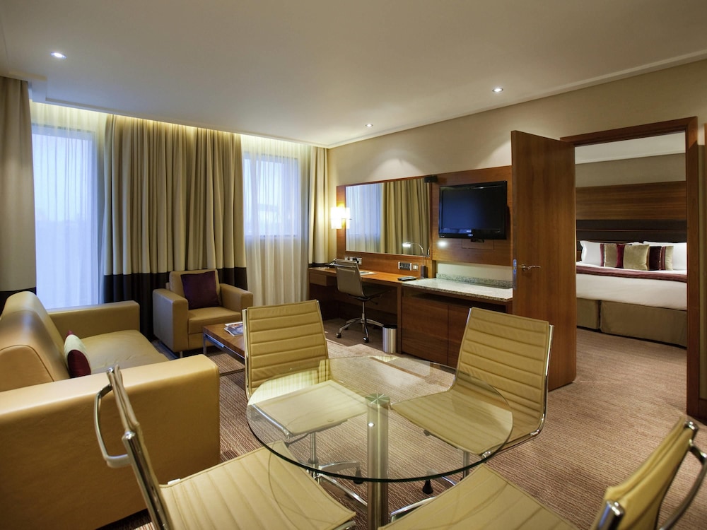 Sofitel London Heathrow 33/50