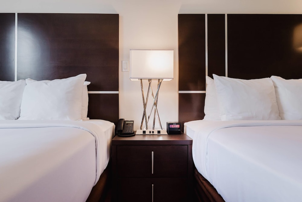 Comfort Inn & Suites Tobago 17/50