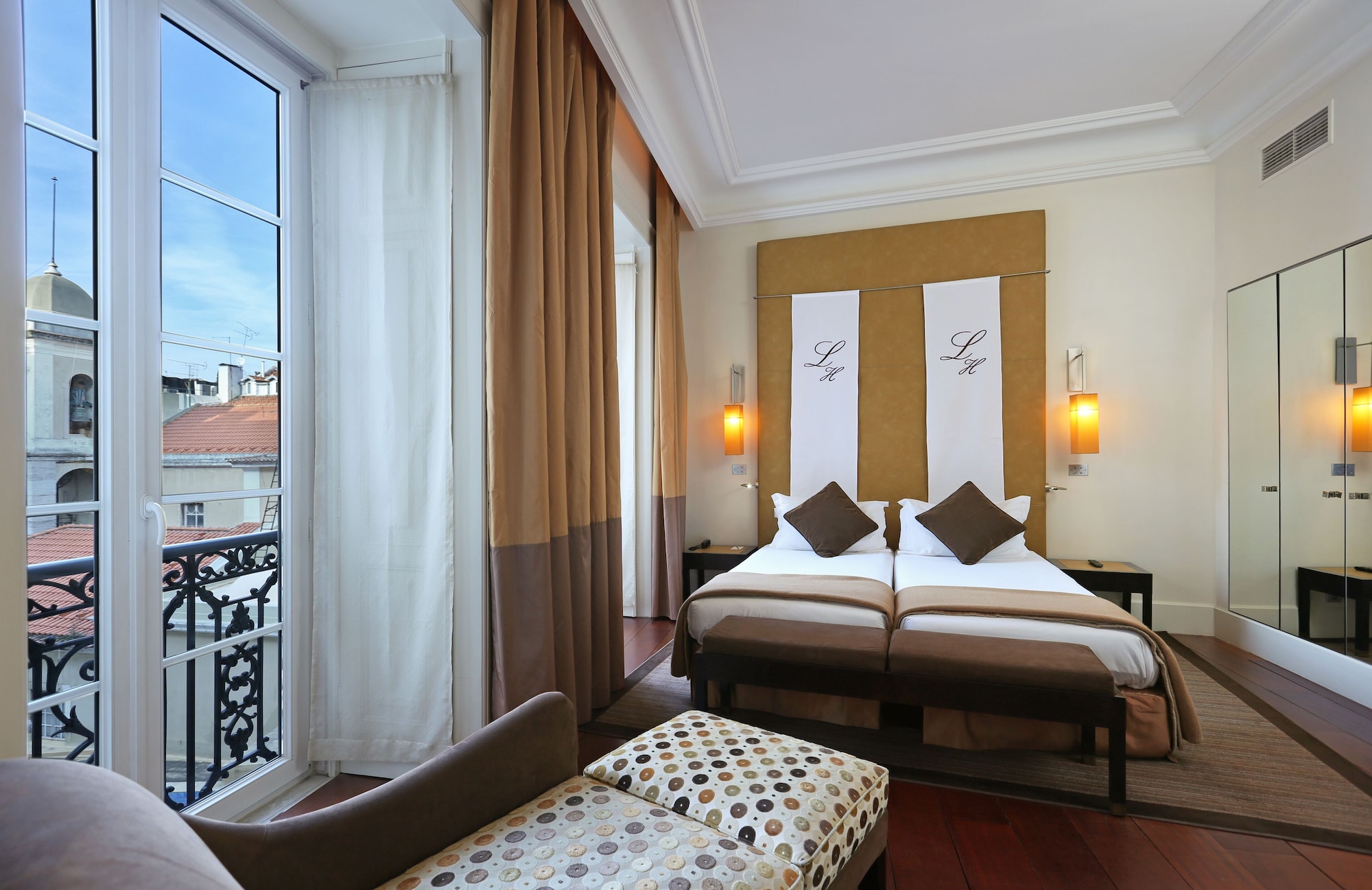 BAIXA, DOUBLE BED