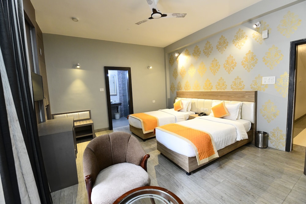 Hotel Jataka Inn 16/38