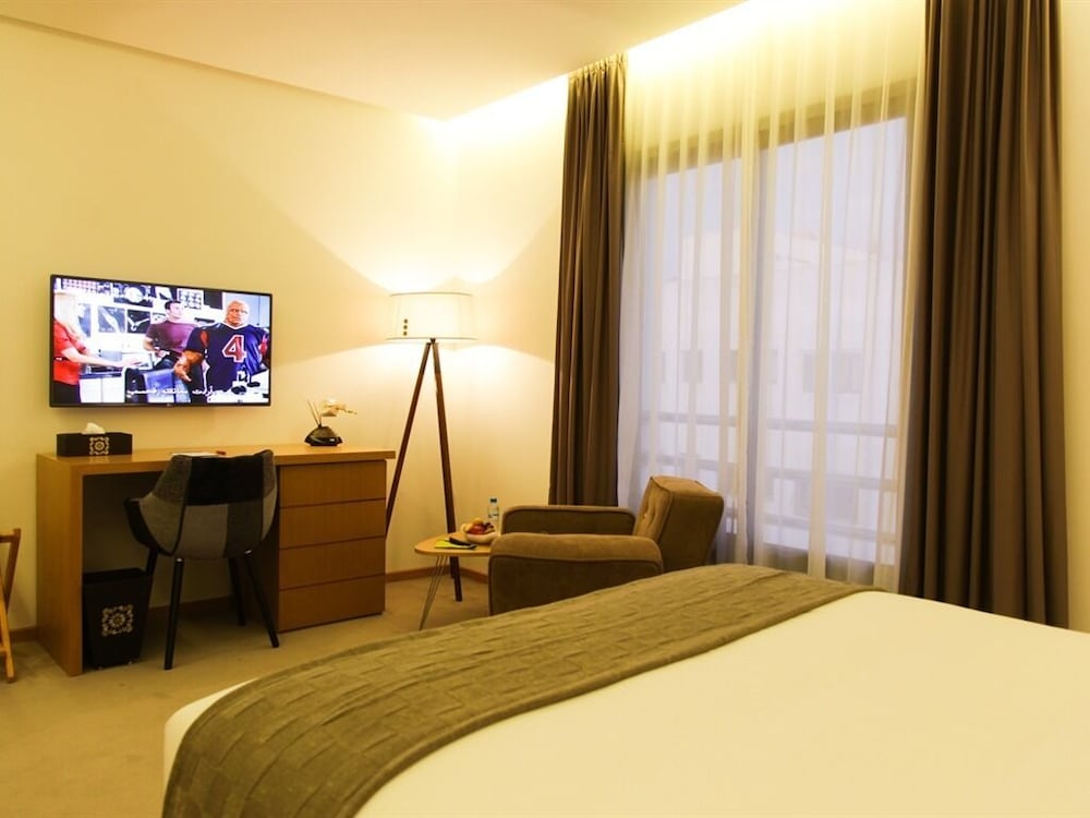 Smarts Hotel 47/58