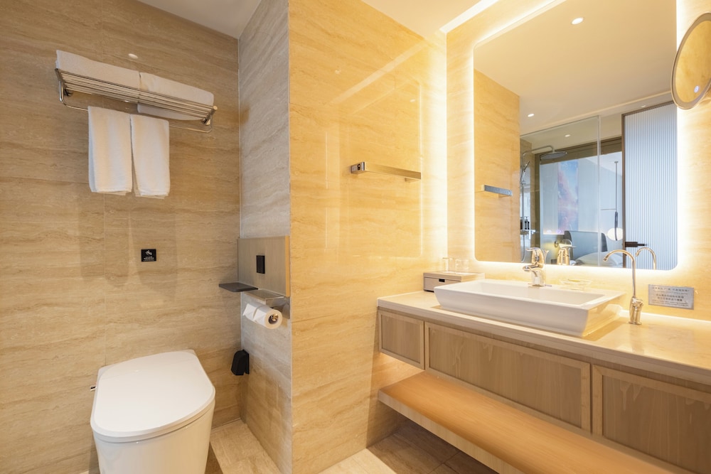 The Brigh Radiance Hotel Weihai 60/62
