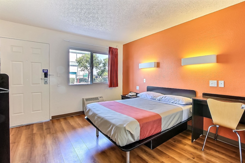 Motel6 Campbell, CA - San Jose 12/28