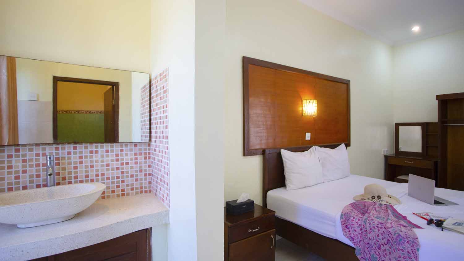 OYO 3910 Teges Inn 32/50