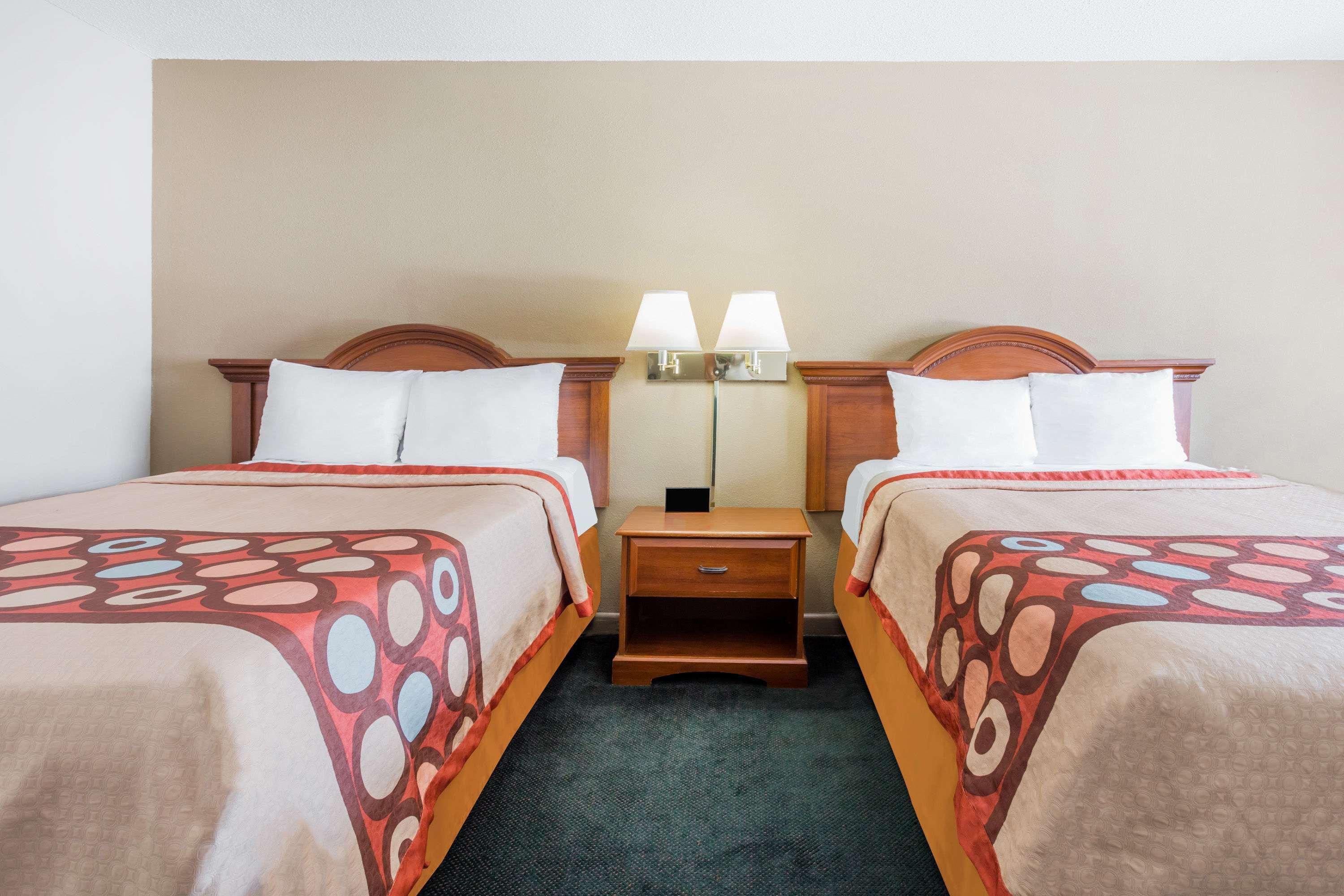 Super 8 By Wyndham Greensboro 17/29