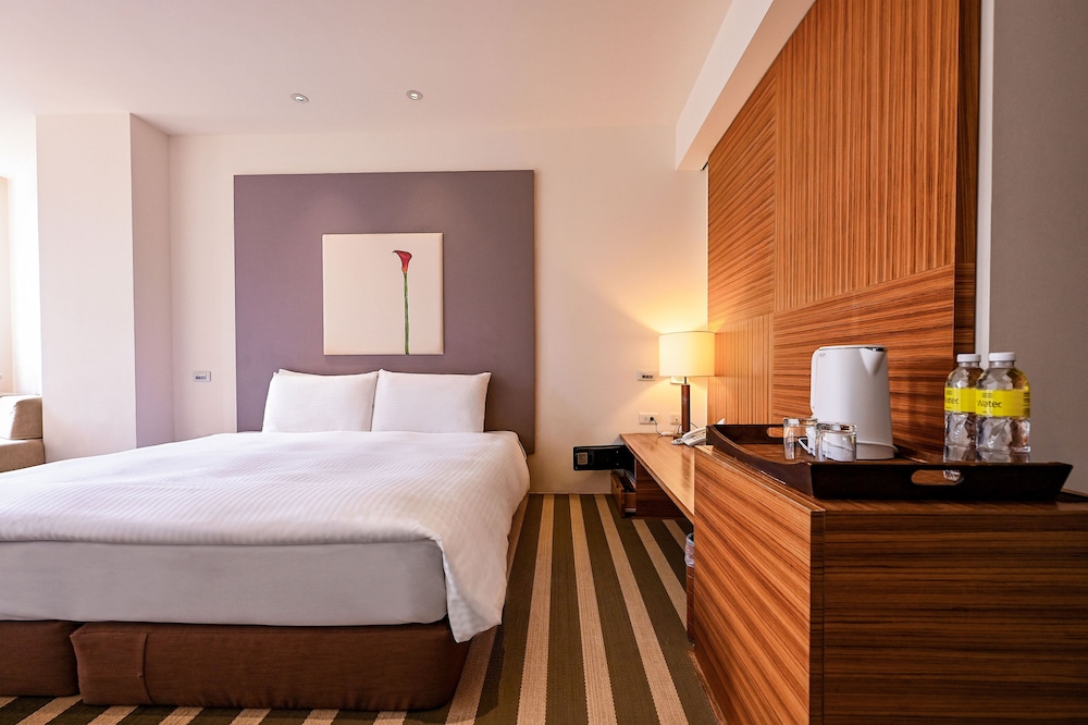 SUPERIOR, DOUBLE OR TWIN BED
