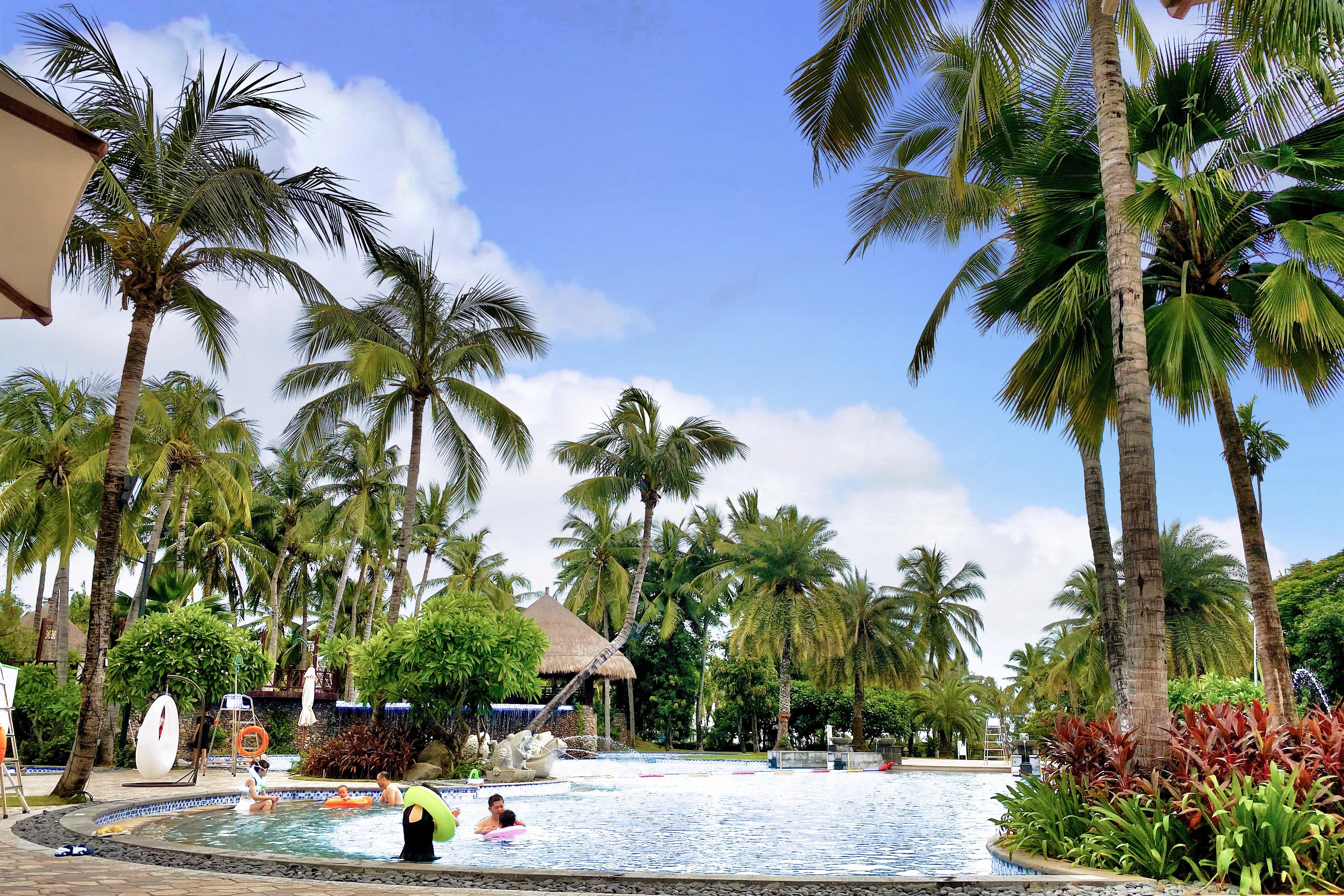 HOLIDAY INN RESORT SANYA BAY 48/50