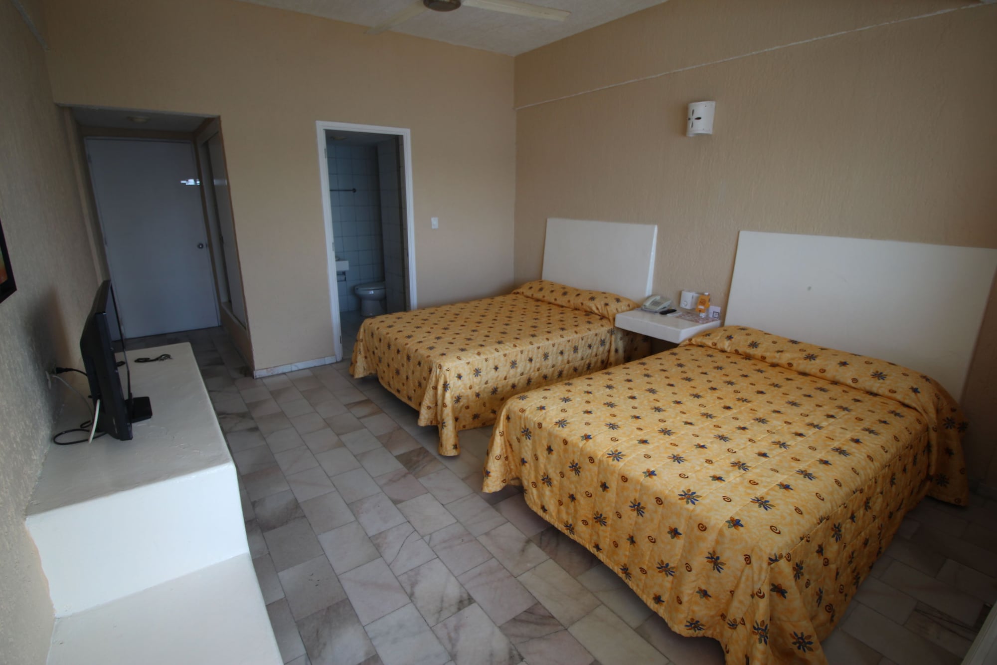 STANDARD, 2 DOUBLE BEDS, POOL VIEW