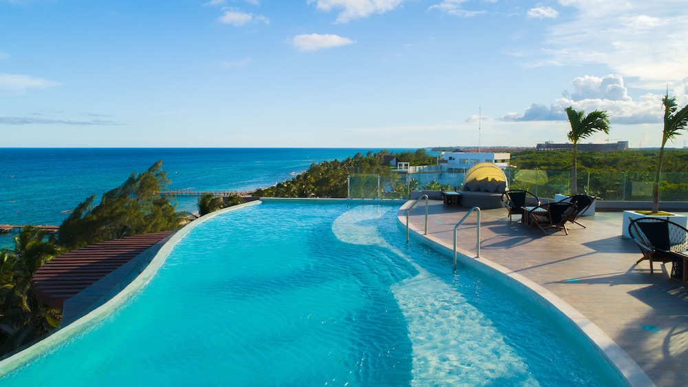 Mvngata Beach Hotel 44/50
