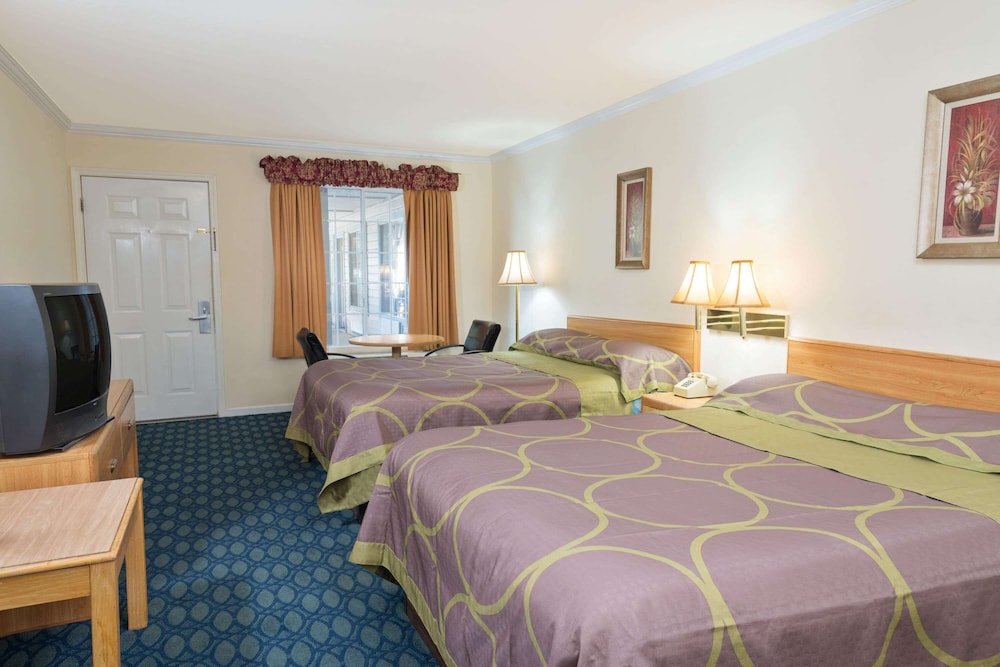 Super 8 By Wyndham Auburn 13/31