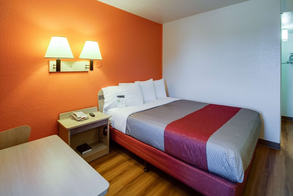 Motel6 Lenexa, KS - Kansas City Southwest 25/44