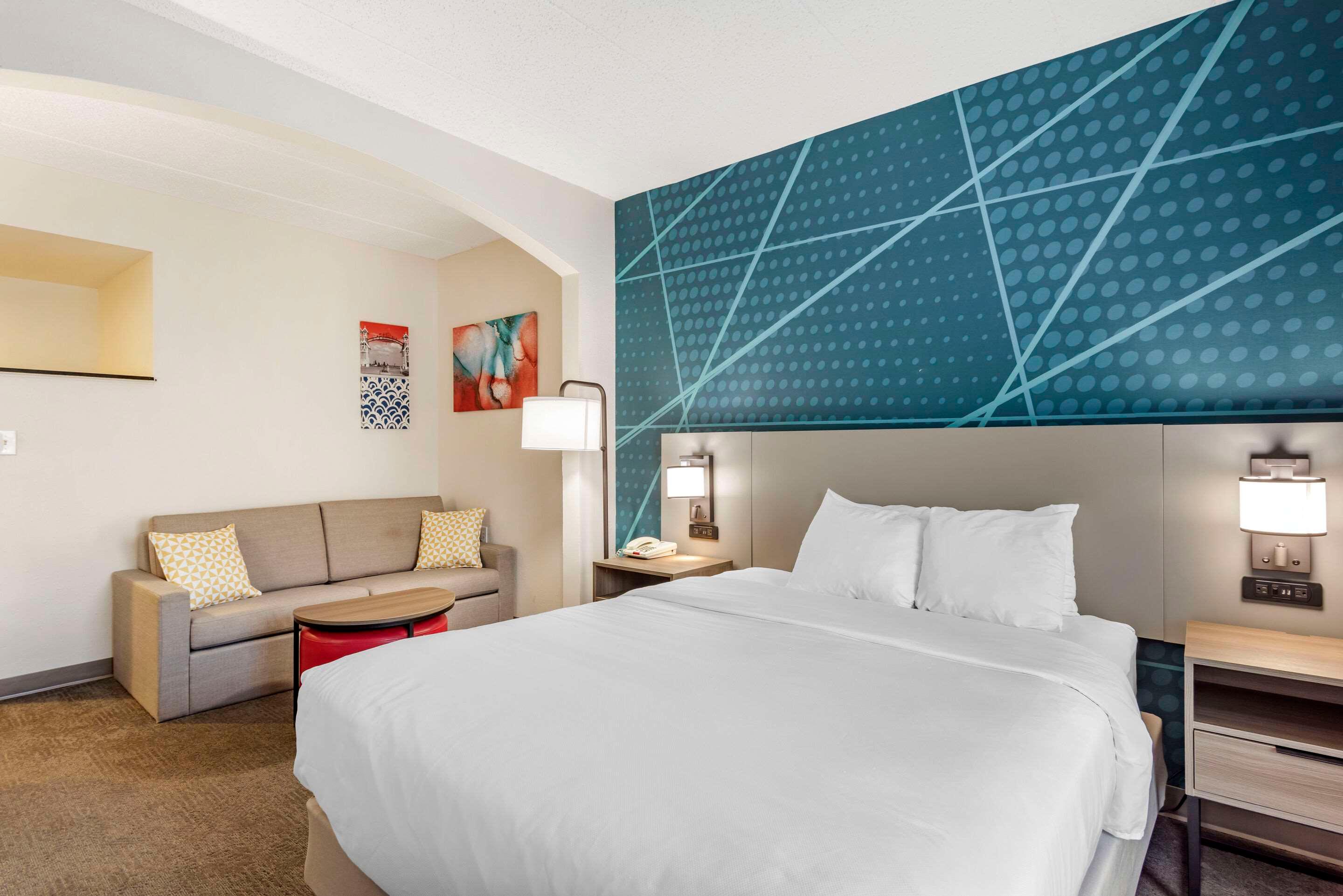 SUITE, QUEEN BED, ACCESSIBLE