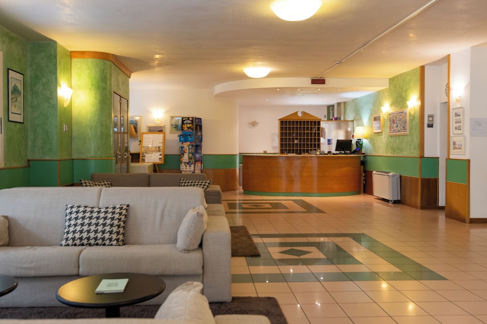 Hotel Aiglon 51/73