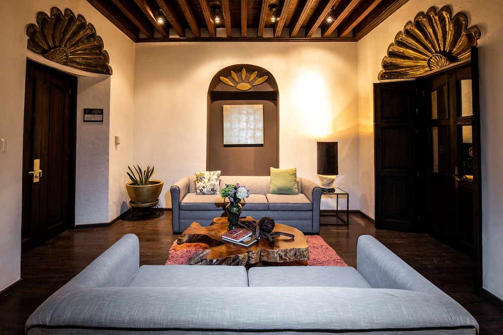 Meson de Santa Rosa Luxury Hotel 48/70