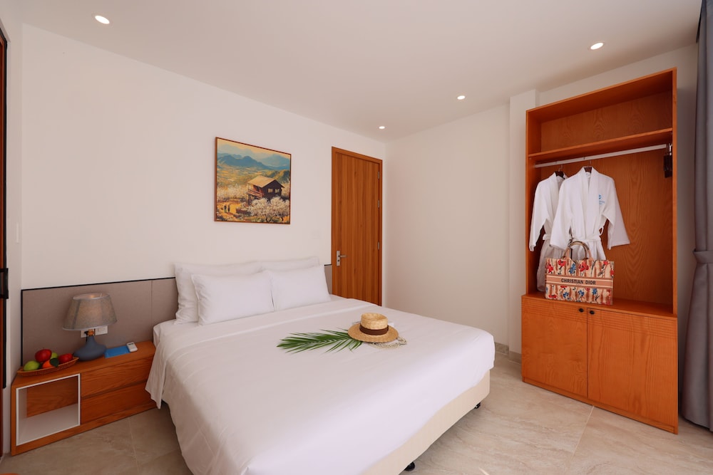 Newly Designed, 2 Bedrooms, Deluxe, Apartment, 2 King Beds, Garden View