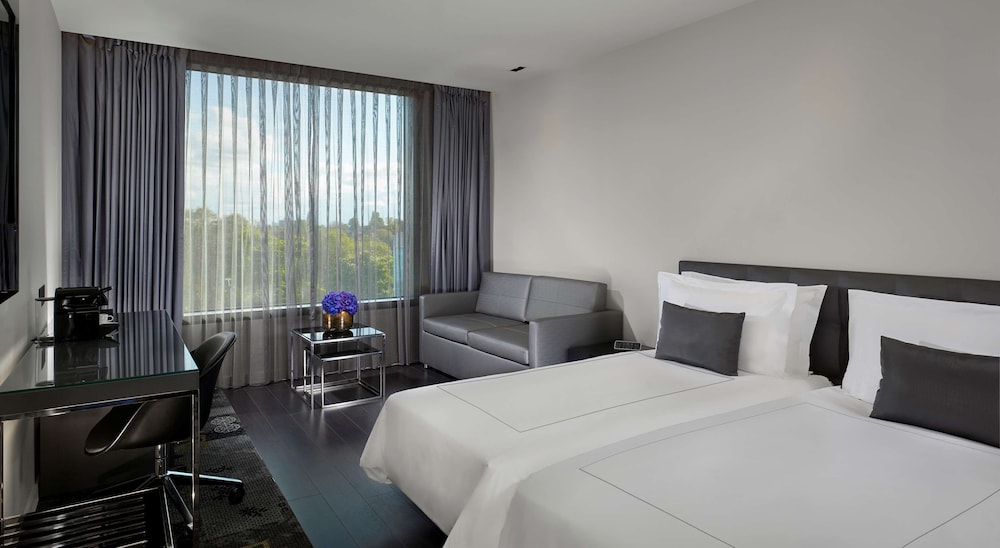 Park Plaza Park Royal 19/67