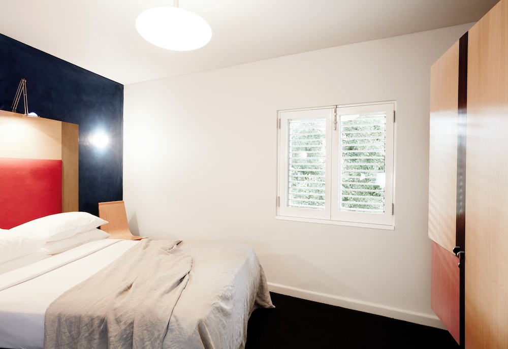 PETITE, DOUBLE BED