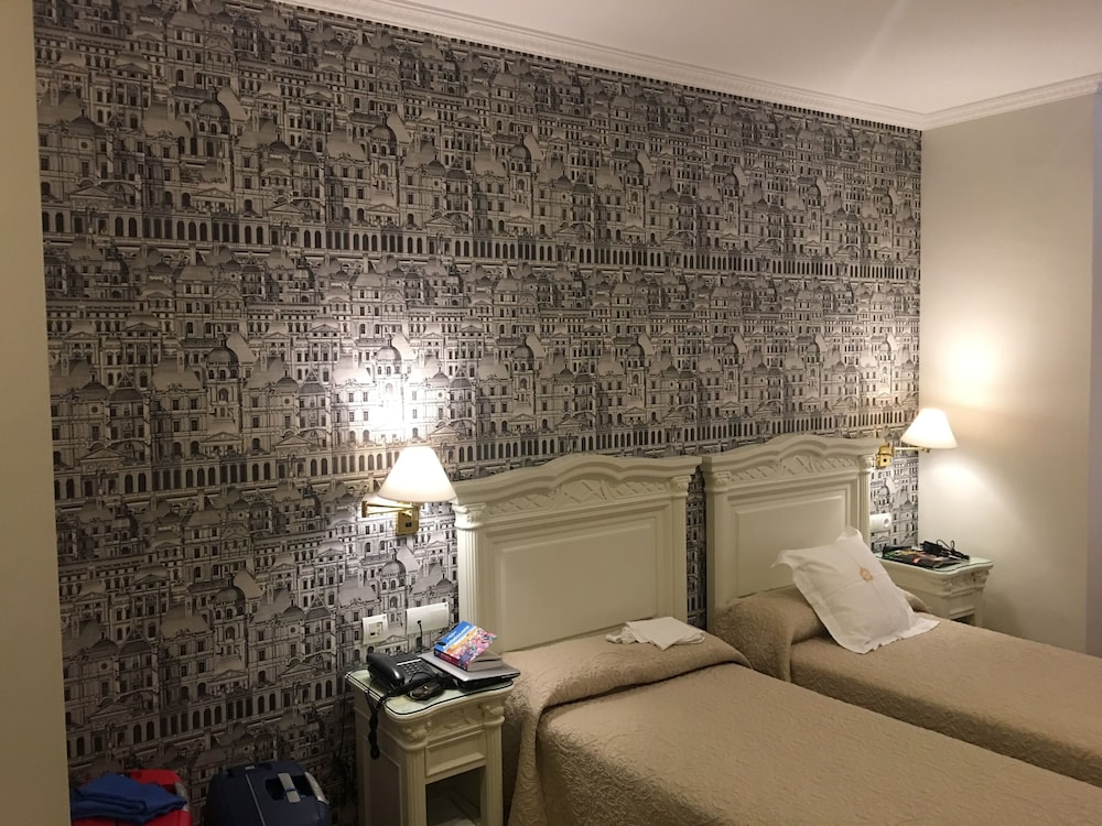 ADRIANO HOTEL 45/77