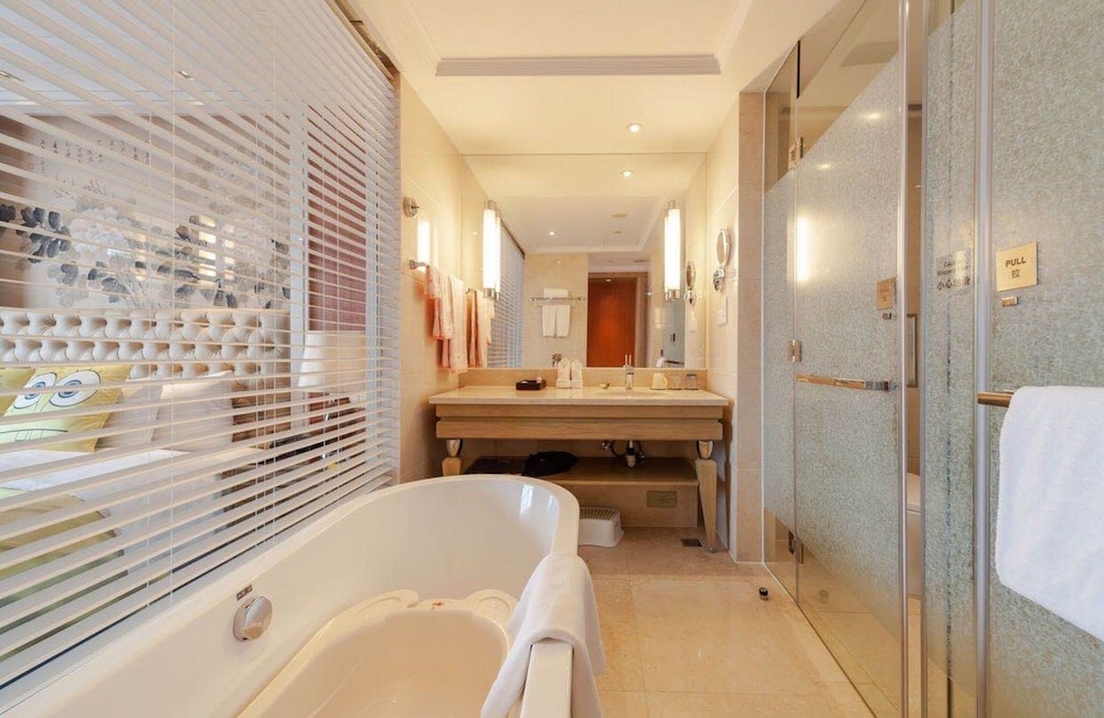 Tonino Lamborghini Hotel Kunshan City Center Package 40/41