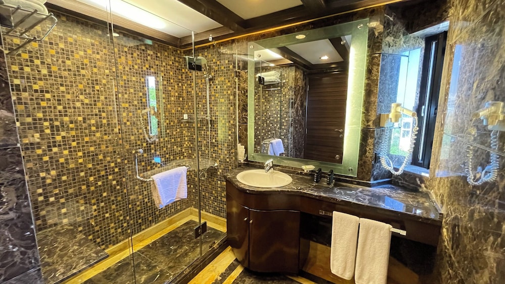 Lahoya Suites 47/50