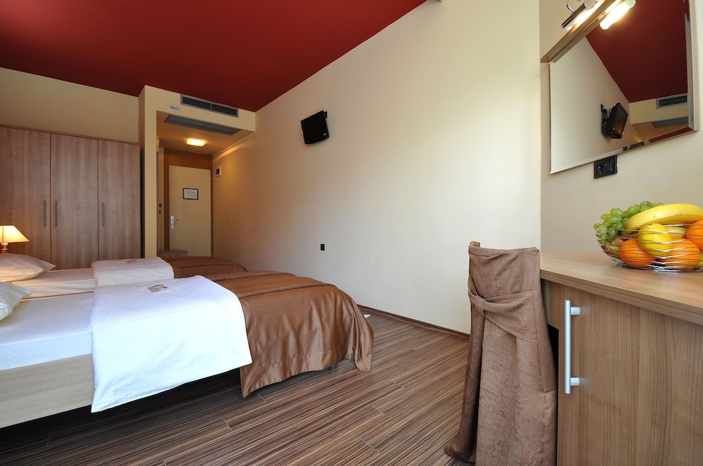 Hotel Fontana 24/65