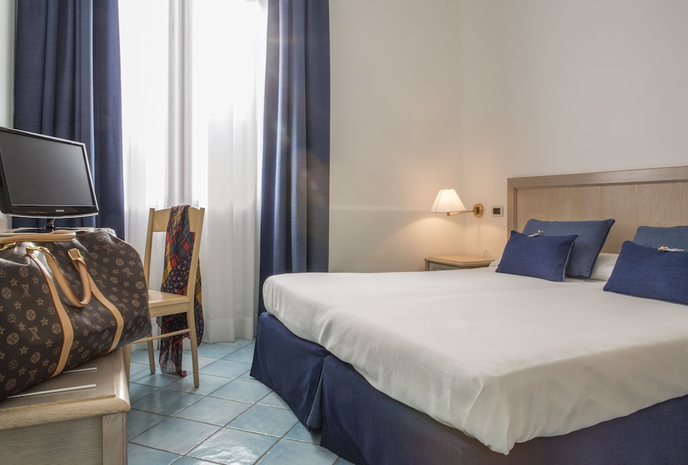 HOTEL CERERE 10/50