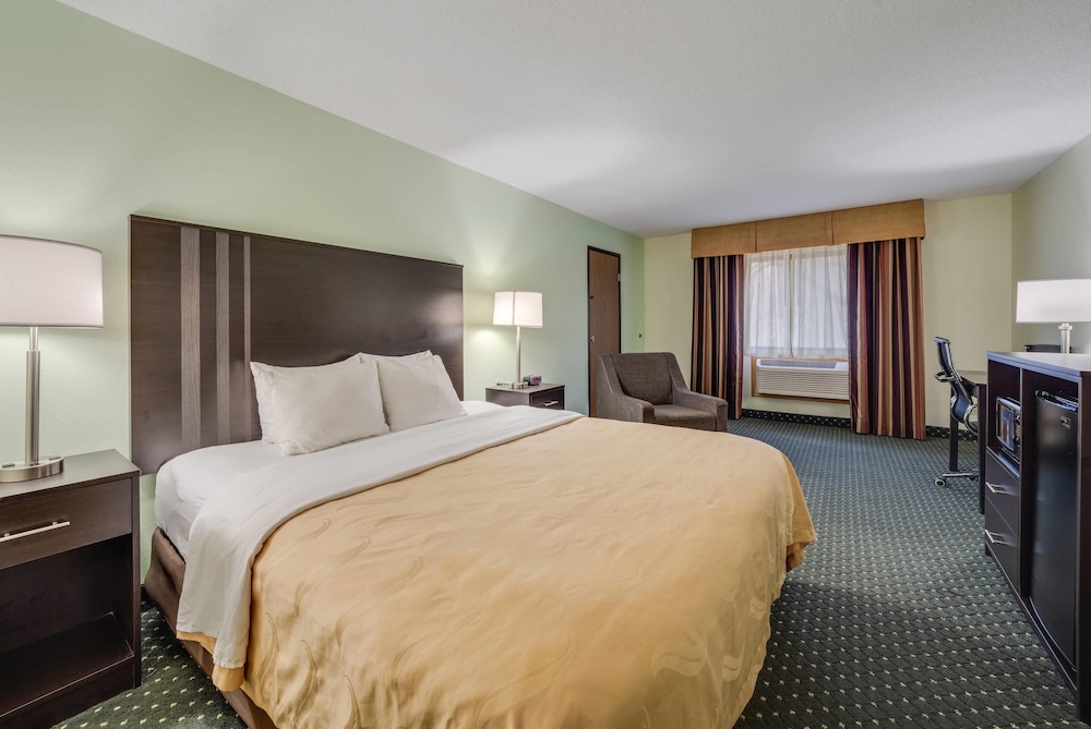 ROOM, KING BED