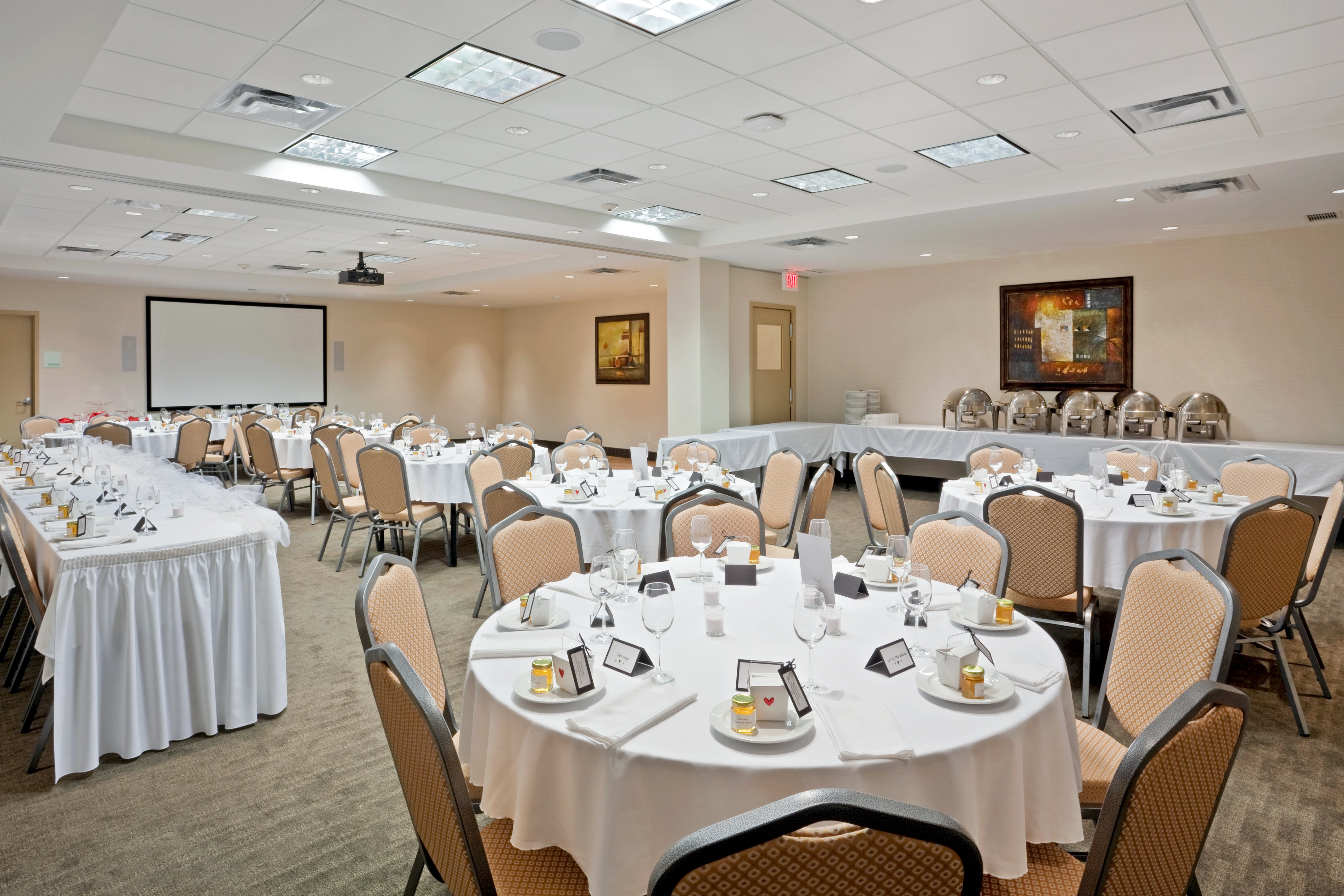 Holiday Inn Hotel Suites Surrey East Cloverdale 68/75