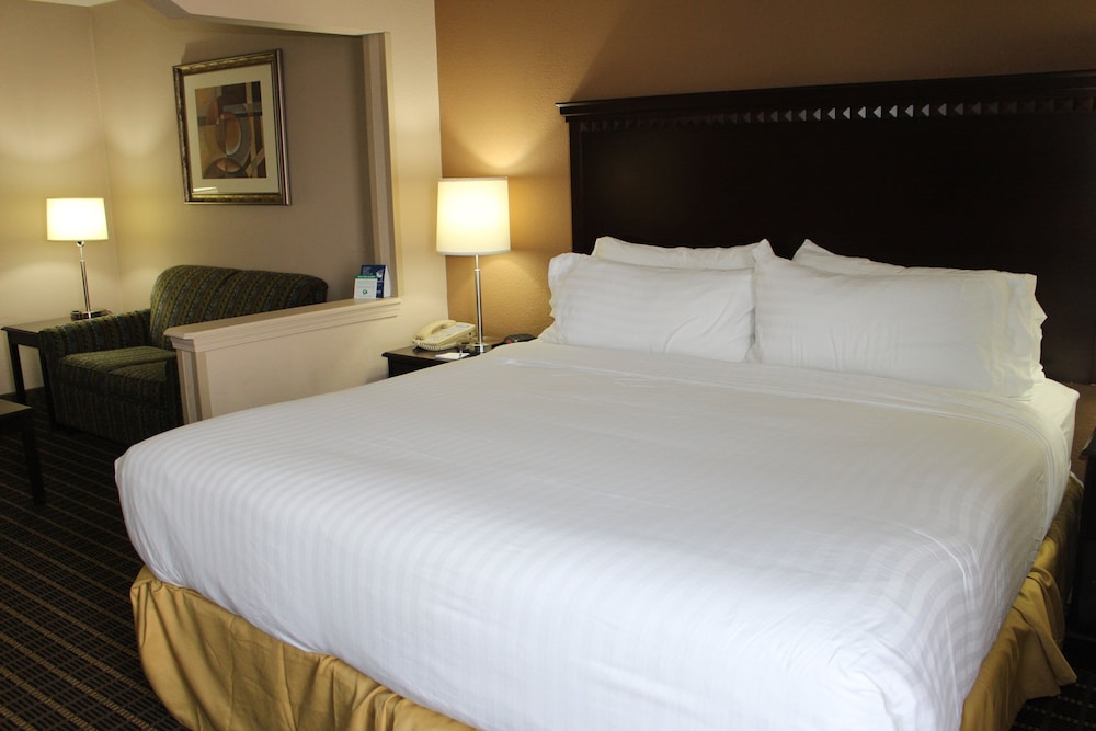 Holiday Inn Express & Suites Kansas City-Liberty (Hwy 152), an IHG Hotel 25/74