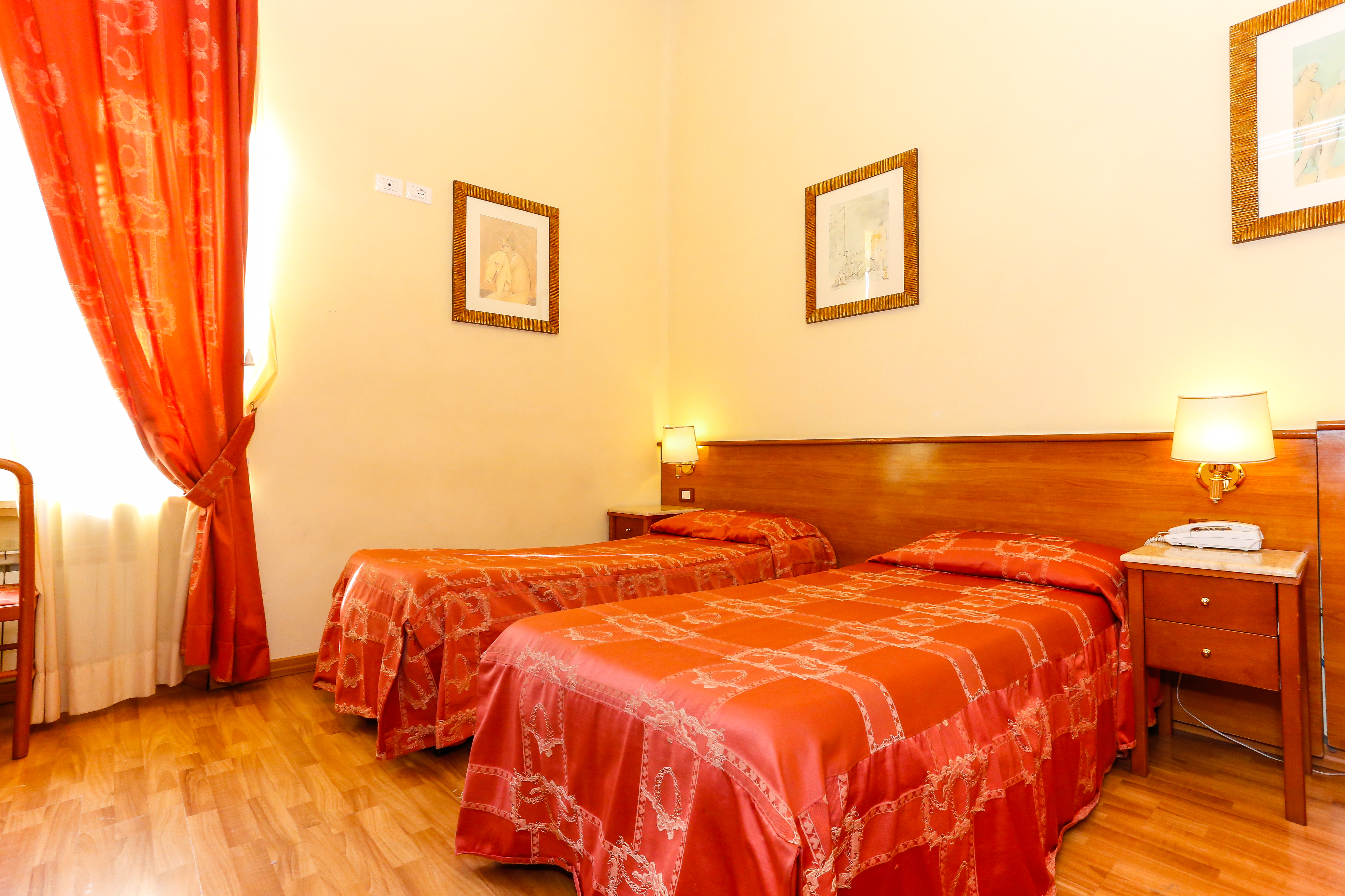 ROOM, TWIN BEDS