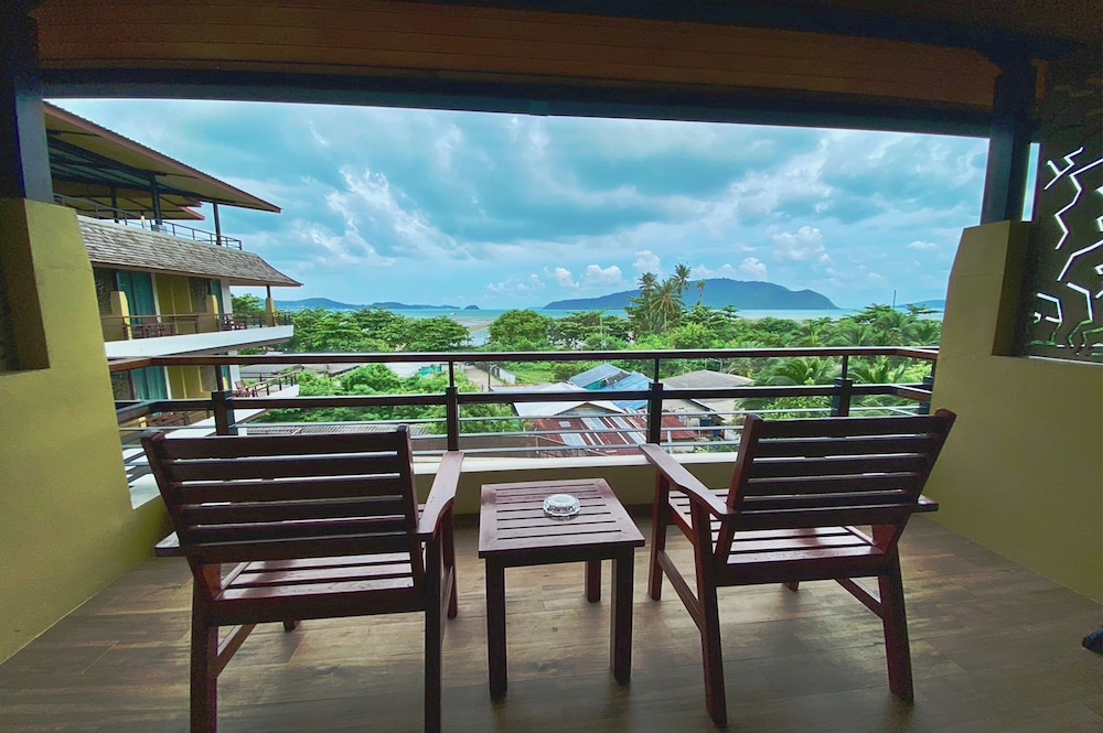Aqua Resort Phuket 55/70