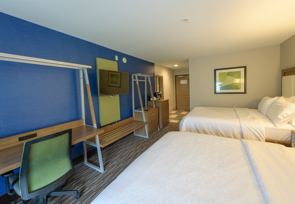 Holiday Inn Express Suites Jamestown 9/40