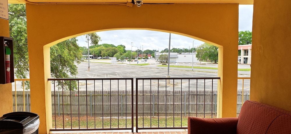 Discovery Inn Lafayette Airport I-10 23/35