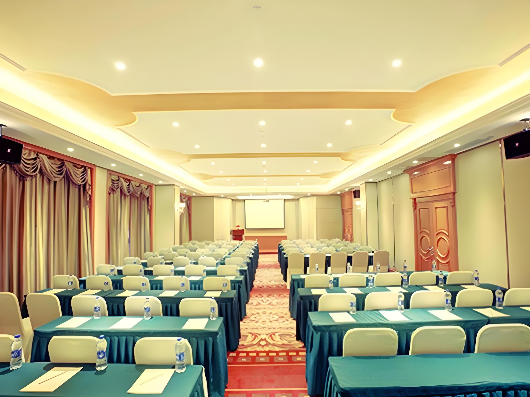 Vienna International Hotel Nanjing South Railway Station Center 32/37