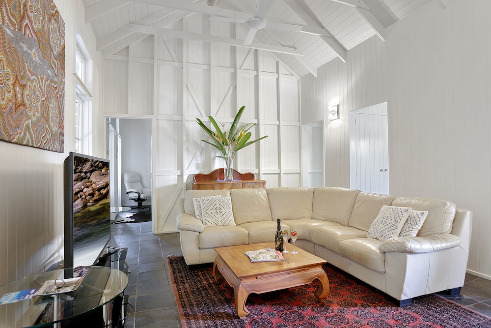 Port Douglas Cottage and Lodge 17/35