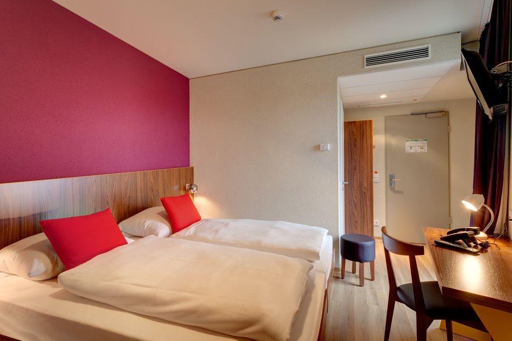 Meininger Hotel Frankfurt Main Airport 5/16