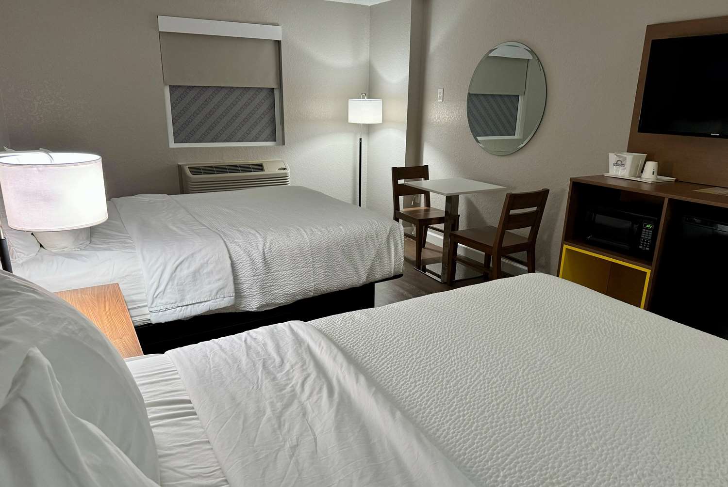 Days Inn by Wyndham Sarasota I-75 4/15