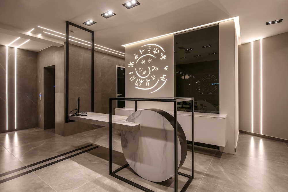Lavris City Suites 3/50