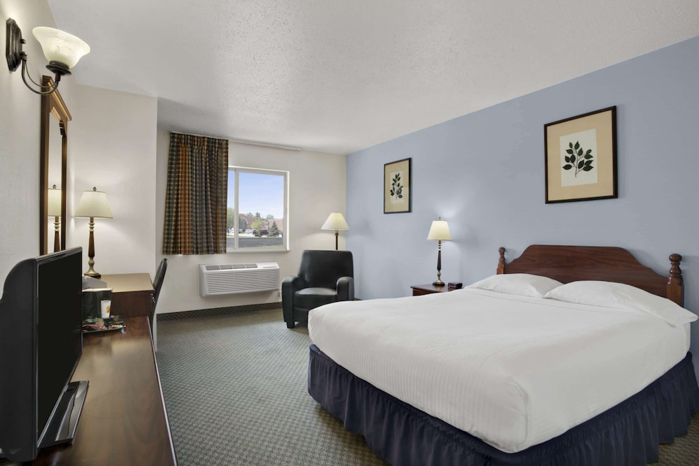 Super 8 by Wyndham Washington 8/32