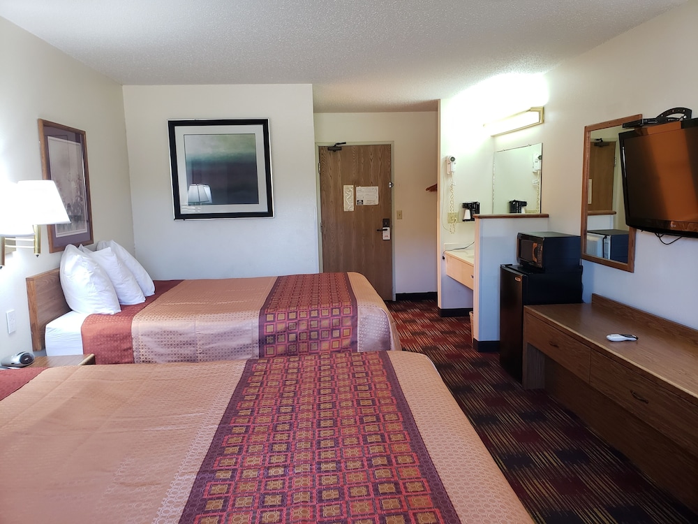 Americas Best Value Inn & Suites Harrisonville 17/33