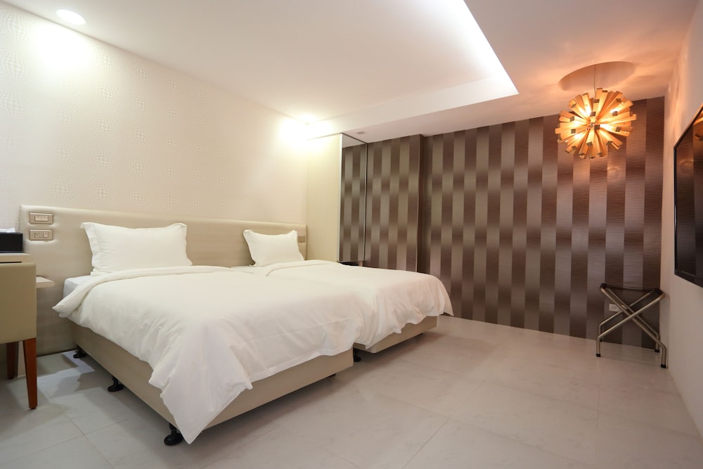 BUSINESS, TWIN BEDS, NO WINDOW