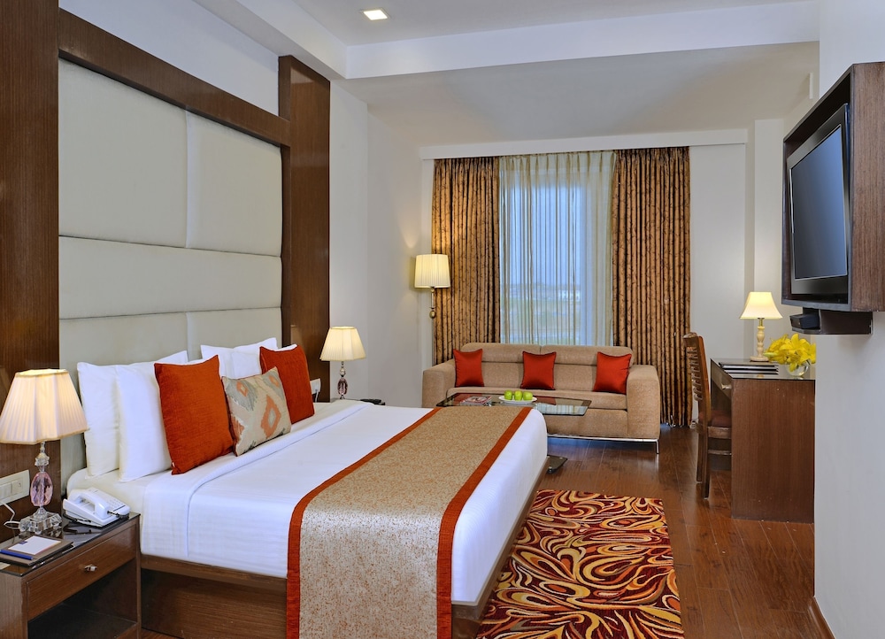 SUITE, KING BED