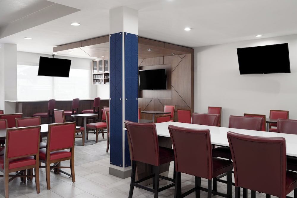 Holiday Inn Express Hotel Suites Snyder 50/54