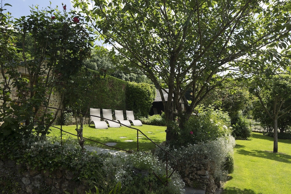 Auberge De La Source 66/69