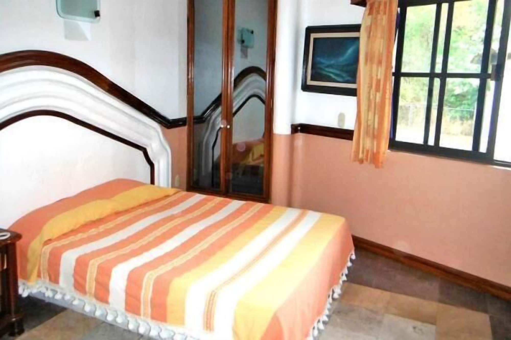 ROOM, DOUBLE BED