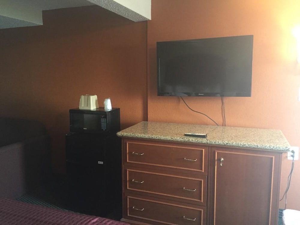 Royal Inn 7/34